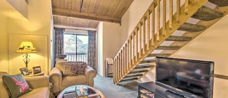 Wintergreen Resort Vacation Rental | Studio | 1BA | 570 Sq Ft | Stairs Required