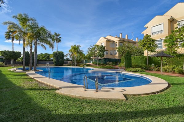 Garden and swimming pool