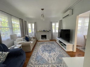 Lounge Air Con, 65 Inc TV X Box, Fold Our Double Sofa Bed