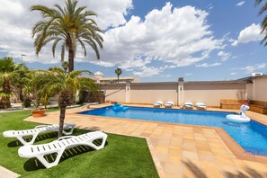 Swimming pool