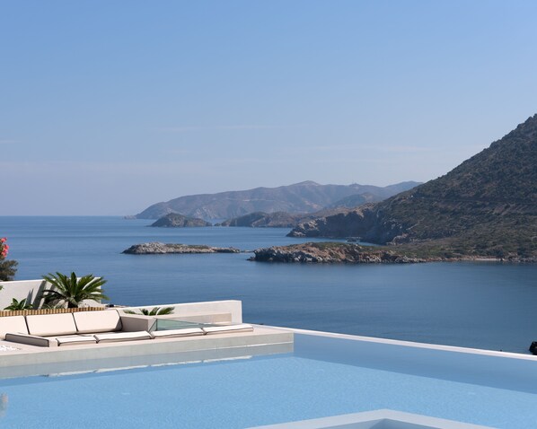 An infinity pool with immaculate design.
