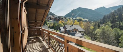 Chalet Les Noisetiers, balcon avec vue sur la montagne