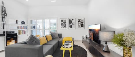 K0145 - Living Room Area