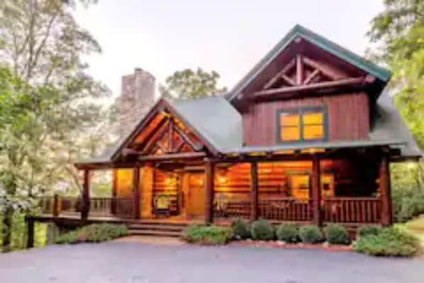 This cozy cabin is nestled on the mountainside, centered on 2.5 acres of wooded 