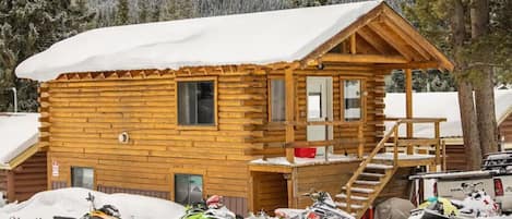 This is the cabin in the winter. The Eagles Nest is upstairs. 