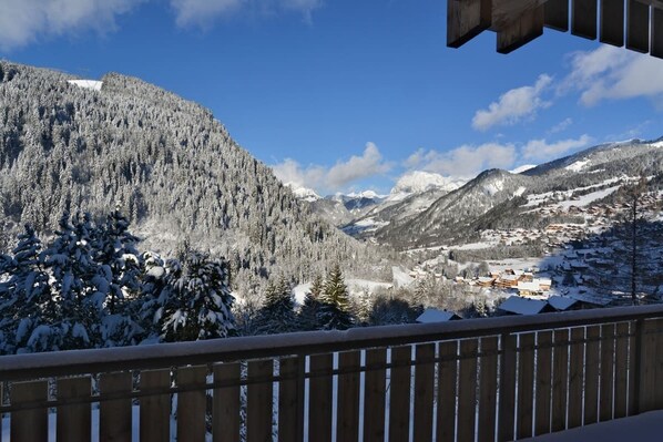 Appartement Alaska, vue sur le village de Châtel