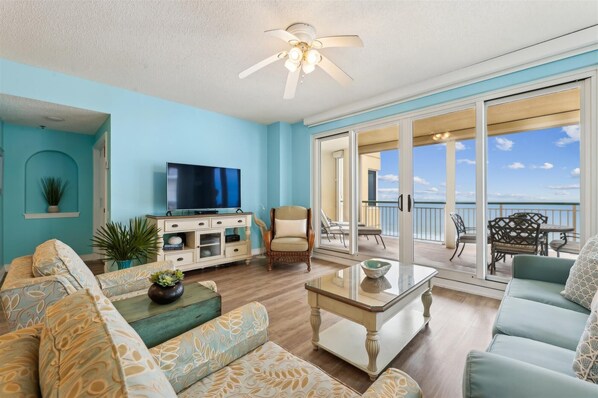 beachcolonytower9cmainlivingarea18a5070