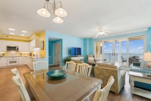 beachcolonytower9cmaindiningarea18a5065