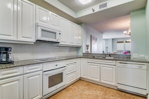 Beach Colony Tower PH2B Kitchen Stove And Microwave