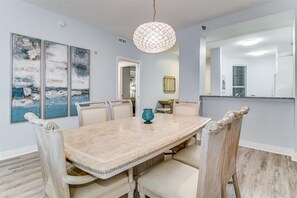 Beach Colony West 14B Dinning Room Table Seating for 6