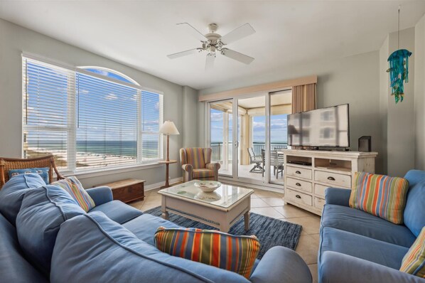 beachcolonywest6aliving area-8a0914