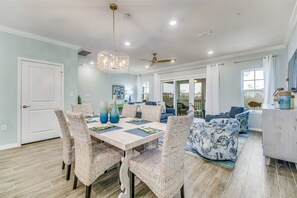 Lost Key Beach Walk Retreat Dining Table and Living Room
