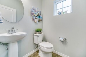Lost Key Beach Walk Retreat Guest Bathroom #1