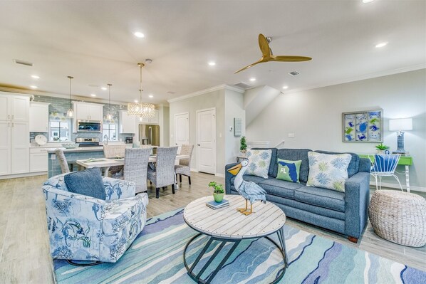 Lost Key Beach Walk Retreat Living Room