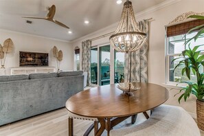 Lost Key Flip Flop Stopt Sitting Area and Living Room