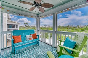 Lost Key Flip Flop Stop Deck with Great Views