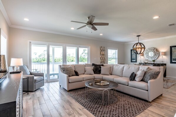 Lost Key Gone Gulfing Shore Fun Living Room