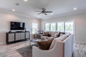 Lost Key Gone Gulfing Shore Fun Living Room and Balcony