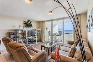 Perdido Sun 112 Living Room and Beach View Balcony