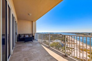 Sailmaker 903 Fantastic Beach Views from Balcony