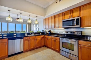 Sailmaker 903 Kitchen