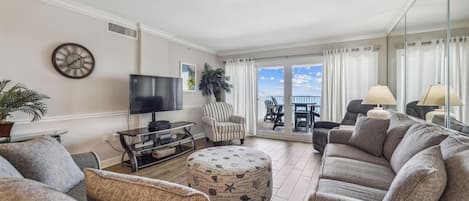 Sandy Key 515 Living Room and Beach View Balcony