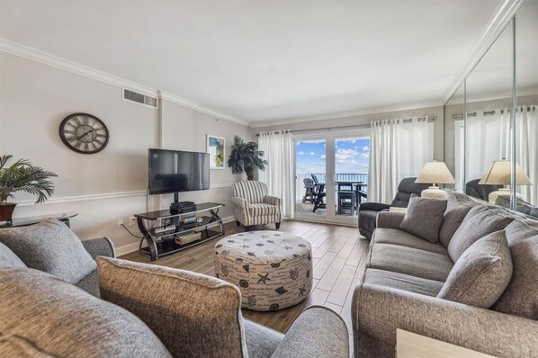 Sandy Key 515 Living Room and Beach View Balcony