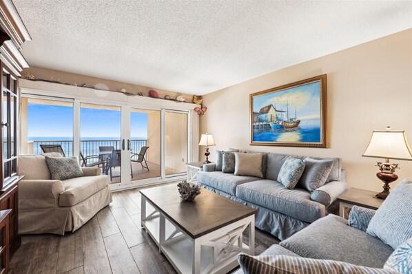sandykey723living area18a2663