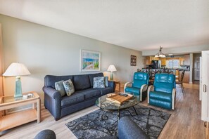 Sandy Key 817 Living Room