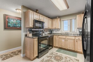 Sandy Key 826 Kitchen