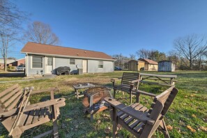 Private Backyard | Fire Pit