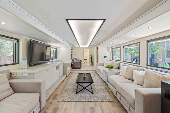 Studio Living Room 