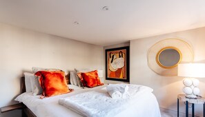 King size bed - Bedroom 1