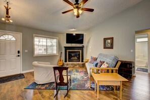 Living room, spacious