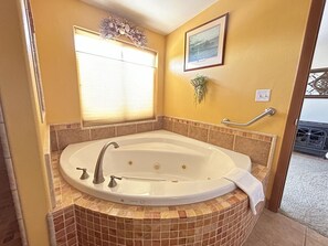 Soaking jacuzzi tub in master