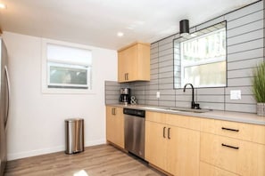 Kitchen, modern, newly renovated