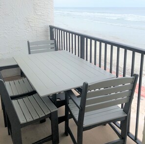 Large Ocean-front Balcony perfect spot to enjoy breakfast!