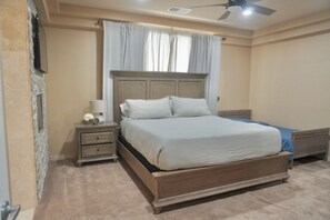 Master bedroom: king bed and twin bed 
