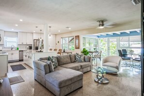 Home Decor, Building, Furniture, Indoors, Living Room