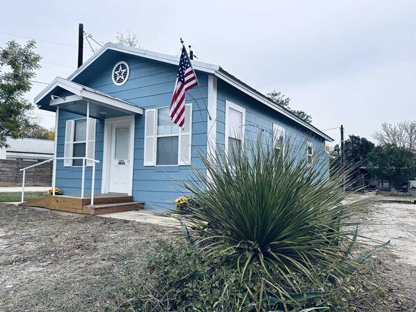 True to its name, this sky-blue vacation home can be your luxurious setting for your next Hill Country escape!