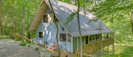 North Vernon Vacation Rental | 2BR | 3BA | 2,000 Sq Ft | Stairs Required