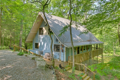 North Vernon Vacation Rental | 3BR | 3BA | 2,000 Sq Ft | Stairs Required