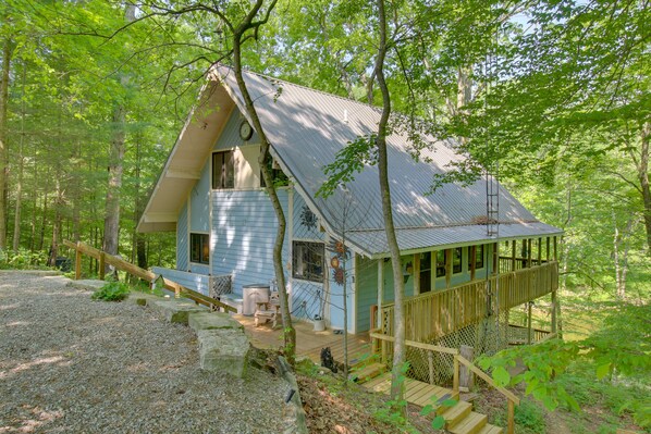 North Vernon Vacation Rental | 3BR | 3BA | 2,000 Sq Ft | Stairs Required