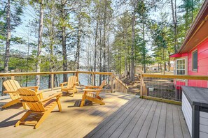 Private Deck | Free WiFi | Central Location