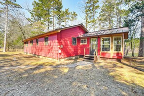 Cottage Exterior | Central A/C | ~ 1 Mi to Public Boat Launch
