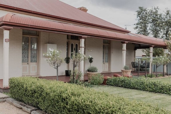Balmoral Inverell is a stunning historic property