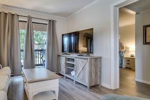 Living Room | Central A/C & Heat | Smart TV