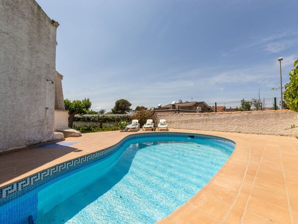 L'Eau, Ciel, Plante, Bleu Azur, Arbre, Piscine, Plan D'Eau, Bâtiment, Loisir, Herbe