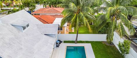 Gated property w/ a private pool, minutes away from the city's popular locations