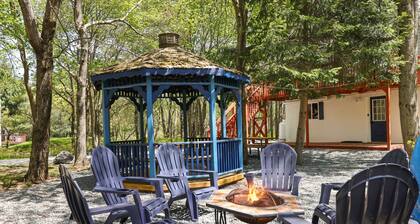 Cozy Home w/Hot Tub close to Ski & Water parks!
